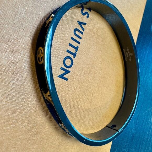 Louis Vuitton Black Enamel Gold Metal LV Motif Bangle – Medium - Picture 2 of 16